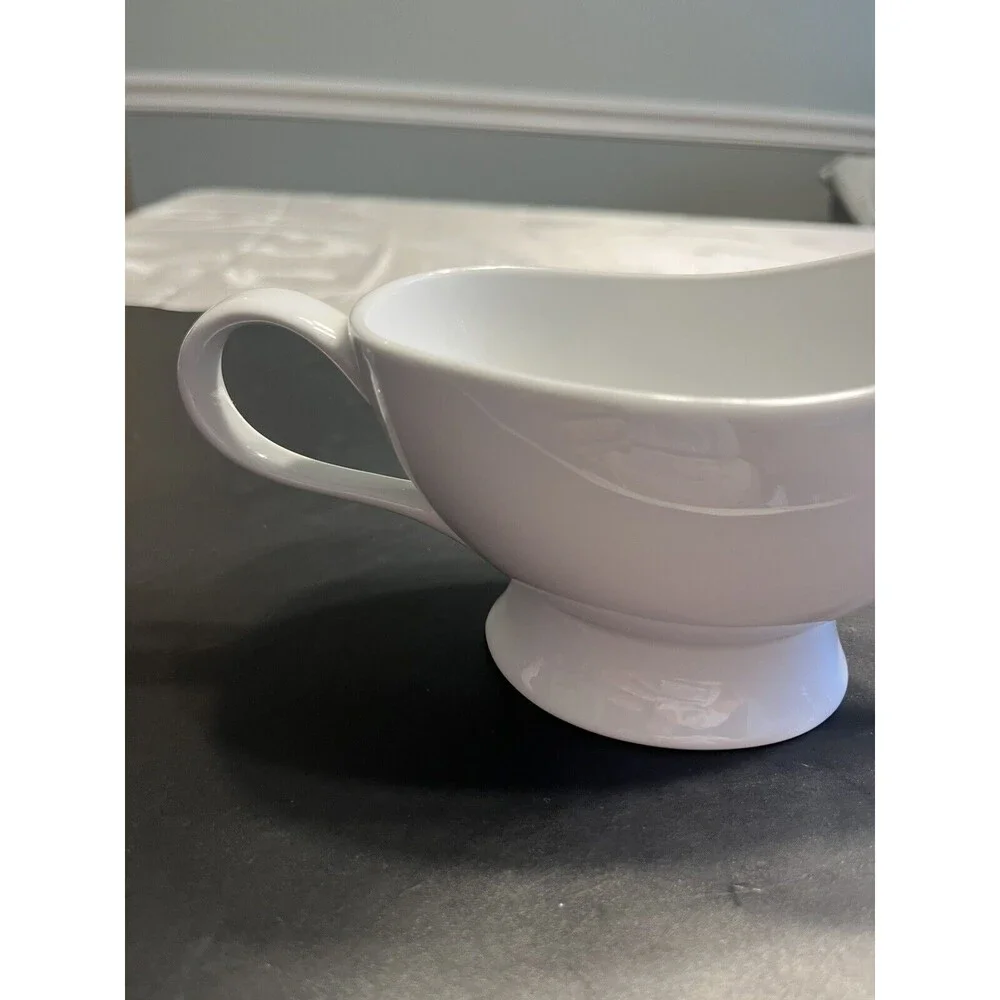 Williams Sonoma Ceramic White Sauce Gravy Boat